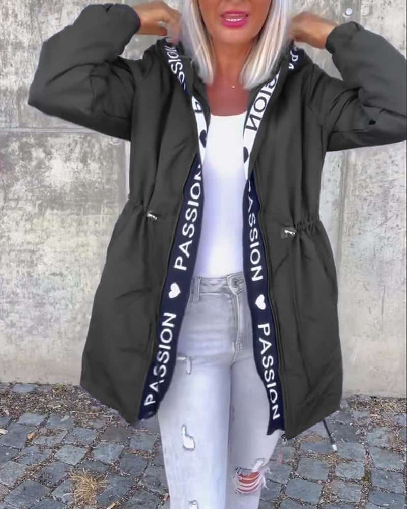 Aitana | Abrigo Casual con Capucha y Estampado de Letras