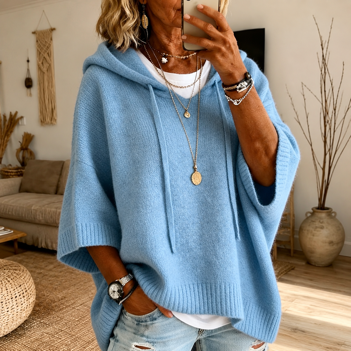 Lucía poncho de punto con capucha en azul cielo