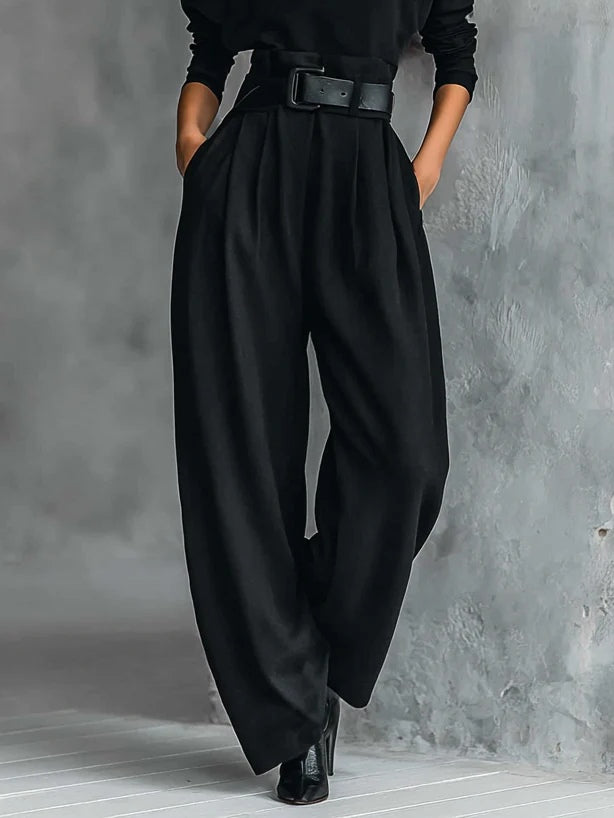 Olivia | Conjunto Negro de Cuello Alto con Cinturón