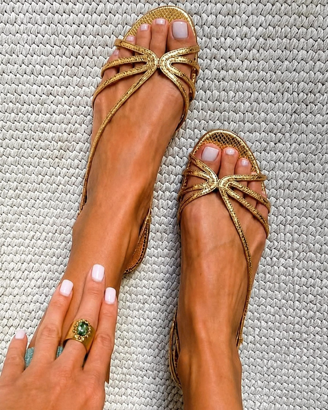 Serafina | Sandalias Doradas Esencia Estival