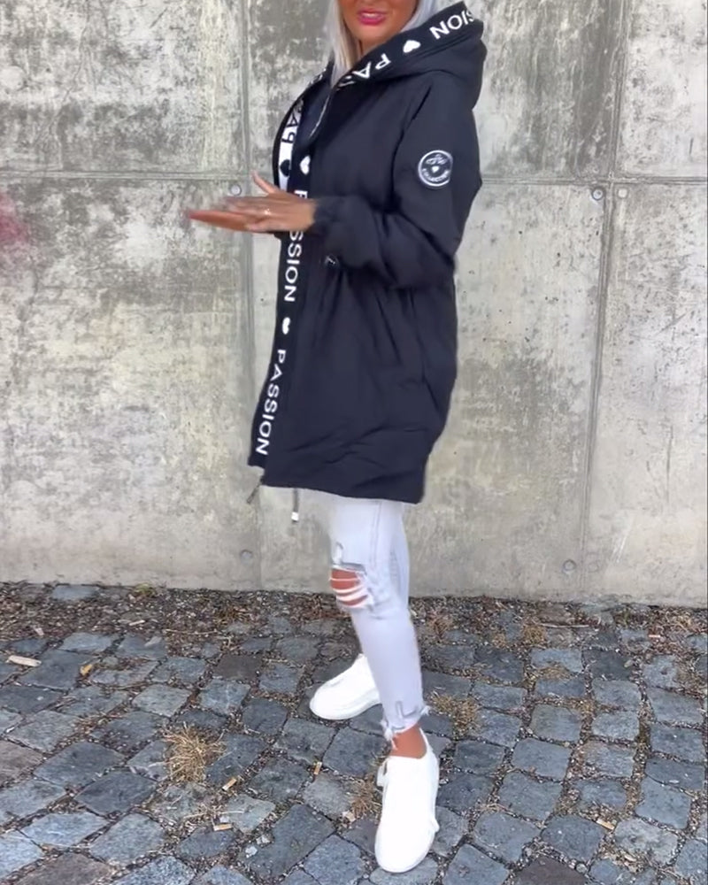 Aitana | Abrigo Casual con Capucha y Estampado de Letras